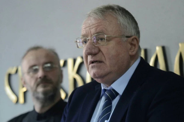 ŠEŠELJ UPOZORAVA JAVNOST NA SUKOBE U CRNOJ GORI: Đukanović će izazvati krvoproliće tokom ustoličenja