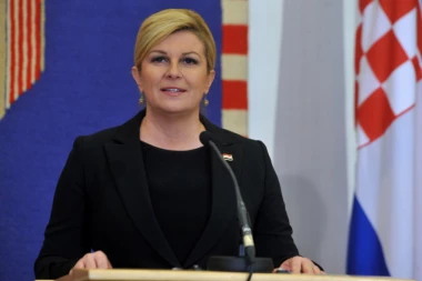 KOLINDA I NE KRIJE DA VODI USTAŠKU POLITIKU: Pa šta ako je Tomson bio na dočeku fudbalera?!