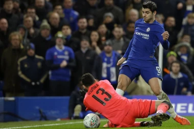 (VIDEO) Morata plesao sa suprugom, NAVIJAČI ČELSIJA GA ŽESTOKO ISPLJUVALI NA DRUŠTVENIM MREŽAMA!