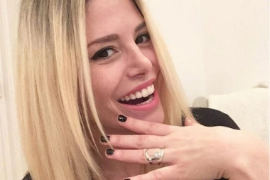 POKAZALA I PRSTEN! Ana Mihajlovski: Ljudi, VERENA SAM!