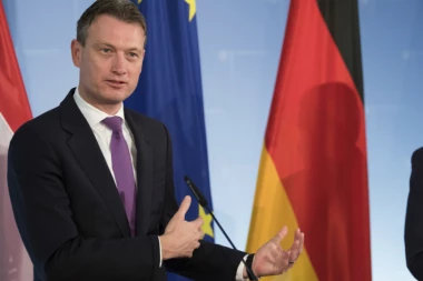 Holandski ministar  priznao da je lagao o Putinu, pa dao ostavku!