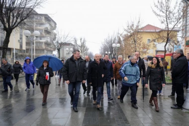 RADOJIČIĆ RAZGOVARAO SA LAZAREVČANIMA: Ravnomeran razvoj svih gradskih opština