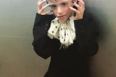 (VIDEO) Desetogodišnji dečak obučen u ženu prvi put na modnoj pisti!