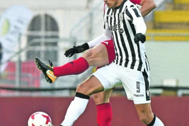 NAPUŠTA GRČKU: Srbin između Francuske i Portugala?