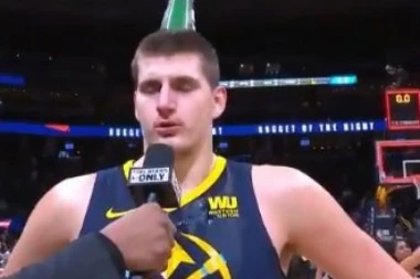 (VIDEO) SRBIN JE SVE IZDRŽAO: Evo kako su se igrači Denvera našalili sa Jokićem