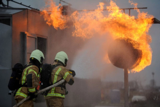 VATRA PROGUTALA REHABILITACIONI CENTAR: Poginule 4 osobe, 6 povređeno!