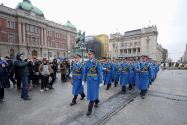 (FOTO) DEFILE GARDE U SRCU BEOGRADA!