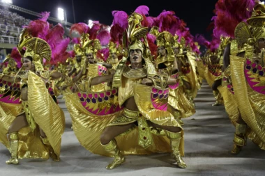 GOLOTINJOM PROTIV NASILJA: Završen najveći karneval na svetu (GALERIJA)