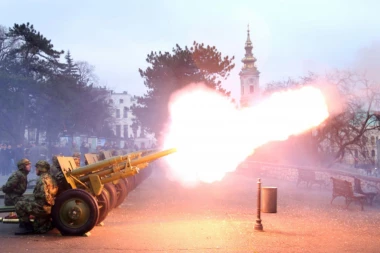 (FOTO) POČASNA PALJBA POVODOM DANA DRŽAVNOSTI