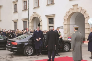 Blindirano čudo: Vučićeva aždaja oduševila Hrvate