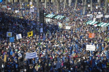 ŠTRAJK: Na ulice izašlo 40.000 prosvetara!