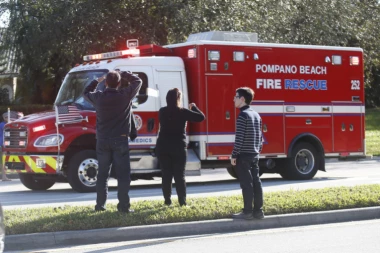 PUCNJAVA U ŠKOLI: Ubijena devojčica (17)