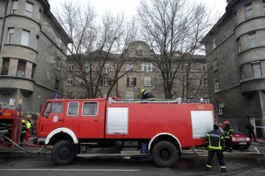 VELIKI POŽAR U BEOGRADU - goreo krov zgrade kod Palate pravde!