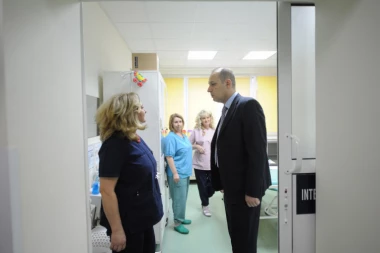 LONČAR: Država misli na decu obolelu od raka