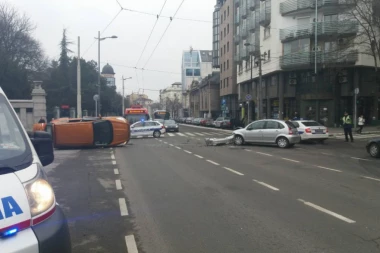 (FOTO) SAOBRAĆAJKA U CENTRU BEOGRADA!