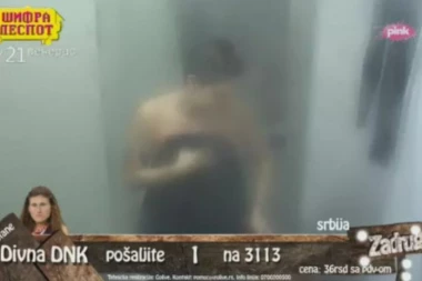 DEMOLIRALI SU KUPATILO - SVE SE VIDELO: Žestok s*ks Mine i Đeksona POD TUŠEM