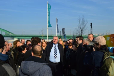 ŠEŠELJ: Podržavamo "Beograd na vodi"!