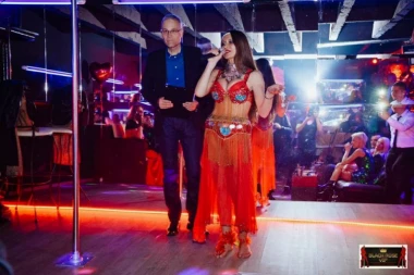 ONA JE DISKVALIFIKOVANA IZ ZADRUGE,  a sada radi da isplati ODŠTETU OD 50.000 EVRA?!