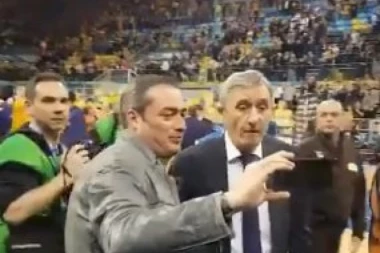 (VIDEO) Navijači Barse obožavaju Pešića!