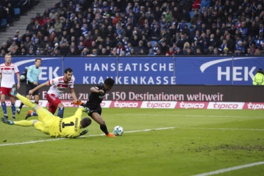 NAVIJAČI HSV ZAPRETILI IGRAČIMA: Jurićemo vas po gradu!