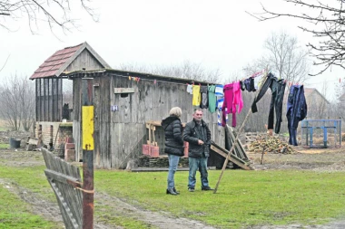 ŠTA SU RADILI ŠKOLA I CENTAR ZA SOCIJALNI RAD: Niko nije znao da je Uroša majka napustila?!