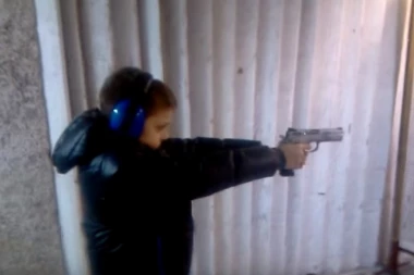 (VIDEO) UŽAS! Ovako je Zoran Marjanović učio sina (13) da puca!