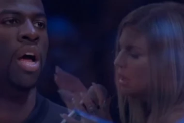 (VIDEO) ŠTA SE DESILO? Ona je zapevala himnu, a NBA zvezde su ostale u čudu