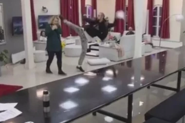 (VIDEO) Đekson udario Dragicu nogom u glavu, pa je grlio i ljubio!