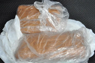 Domar u policijskoj stanici prodao heroin zaplenjen pre 15 godina!