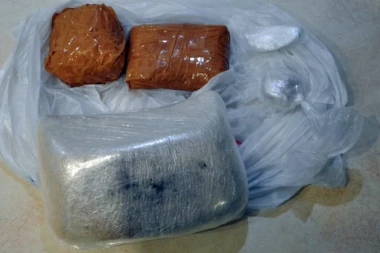 SREMSKA MITROVICA: Uhapšeni sa 2 kilograma heroina