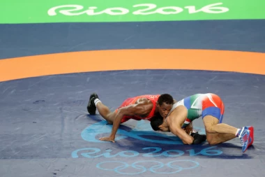 IZBEGAO IZRAELCA: Iranski rvač suspendovan zbog namernog poraza!