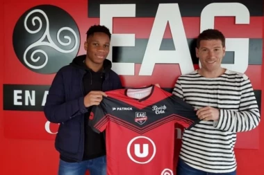 Drogbin sin potpisao za francuskog prvoligaša!