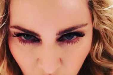 (FOTO 18+) Madona pozirala u TOPLESU, svi zgroženi!