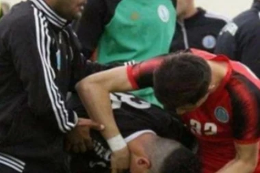 (VIDEO) PRIČA KOJA JE RASPLAKALA SVET: Branio iako mu je sin umro, a onda se na kraju meča slomio