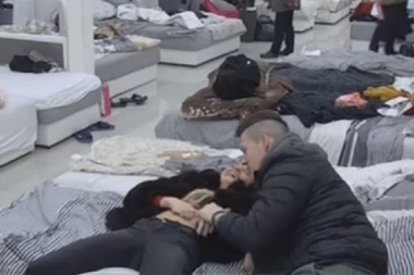 DŽENTLMEN: O onome što je Sloba uradio Luni pre seksa pod tušem, bruji cela Srbija