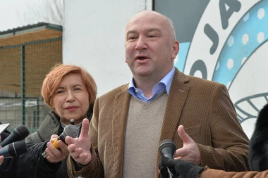 PA KO JE LUD DA UVEDE SANKCIJE RUSIJI?!