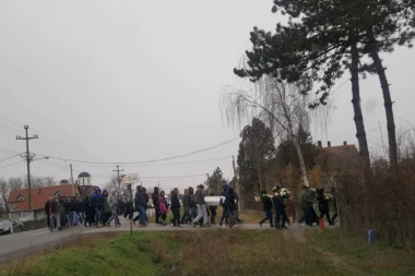 Uroš (9) je sada sa svojim tatom: Dečak koji se obesio počiva pored oca