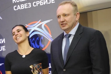 TO JE PRAVA DEVOJKA: Dabovićeva sponzorisala Đilasa sa 7.500 evra!