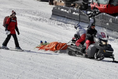 (VIDEO) HOROR NA STAZI: Okret i jeziv pad nesrećnog skijaša