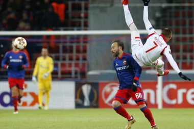 (VIDEO) IGRANJE RUKOM: Sudija oštetio Zvezdu protiv CSKA