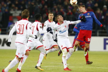 (FOTO) Odrali grlo i dlanove za crveno-bele: KOŠARKAŠI I VATERPOLISTI BODRILI ZVEZDU U MOSKVI