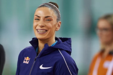 (FOTO) ŠPANOVIĆEVA "ZAPALILA"INTERNET: Ispod donjeg veša, viri nova TETOVAŽA!