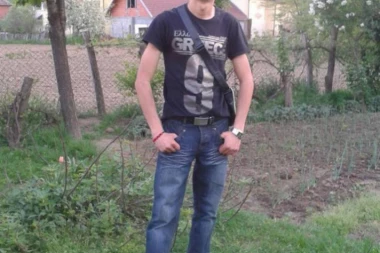 SRAMOTA! Hladnokrvno iskasapio ženu pred prolaznicima, a dobio SAMO 15 GODINA!