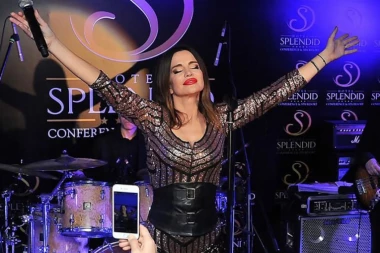 Incident na koncertu Severine: Pukao reflektor, staklo palo na publiku