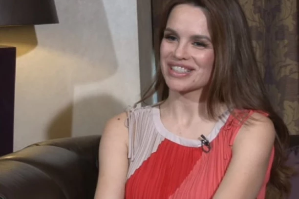 Igor pao u zaborav: SEVE razmenjuje poljupce sa markantnim muškarcem!?