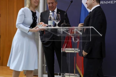 PUTINOVA SARADNICA ZA NAŠ LIST: GAZIĆE VAS VIŠE AKO POPUSTITE!