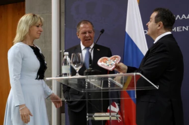 DAČIĆEVA ŽENA LJUBOMORNA NA ZAHAROVU: Ivica čuva cigaru sa njenim likom!