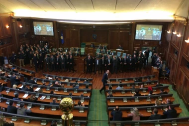 LAŽNA DRŽAVA SE UGLEDA NA CRNU GORU: U Prištini sutra usvajaju rezoluciju o genocidu u Srebrenici