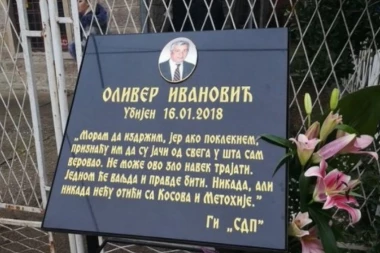 Otkrivena spomen ploča Oliveru Ivanoviću u Kosovskoj Mitrovici