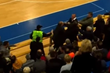 (VIDEO) SRPSKI RUKOMET TONE: Skandal - potukli se sportski direktori Vojvodine i Dinama